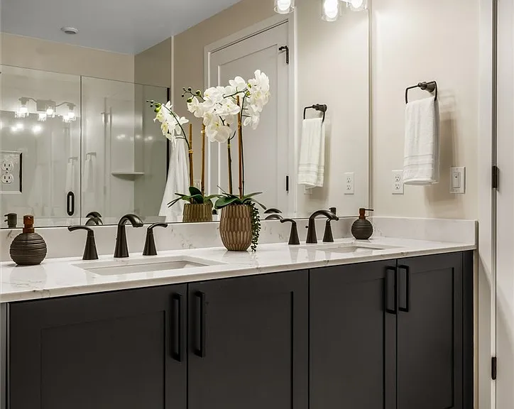 401 W Grand Ave #202 — Photo 19