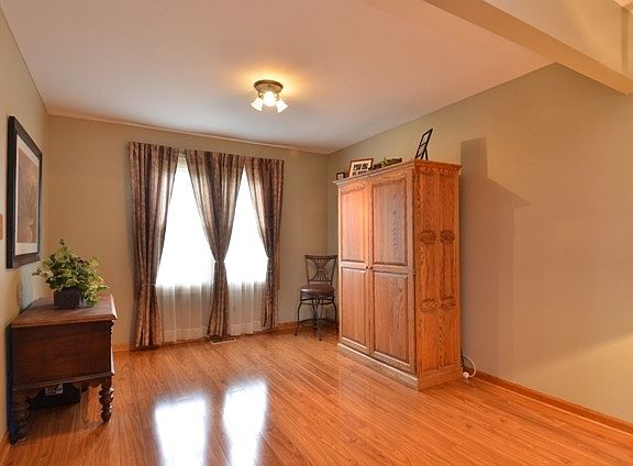 3rd image of 8133 Middlebury Ave