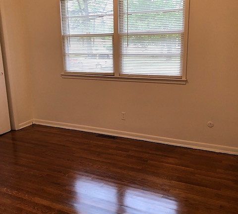 5th image of 1129 Carrington Cres S