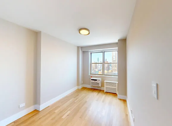 310 Greenwich St #26J — Photo 3