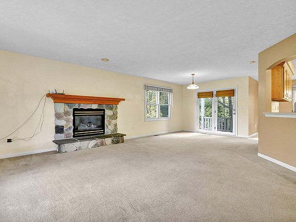 5th image of 1795 Carol Ln