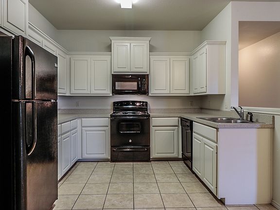 5th image of 9806 Avenue W