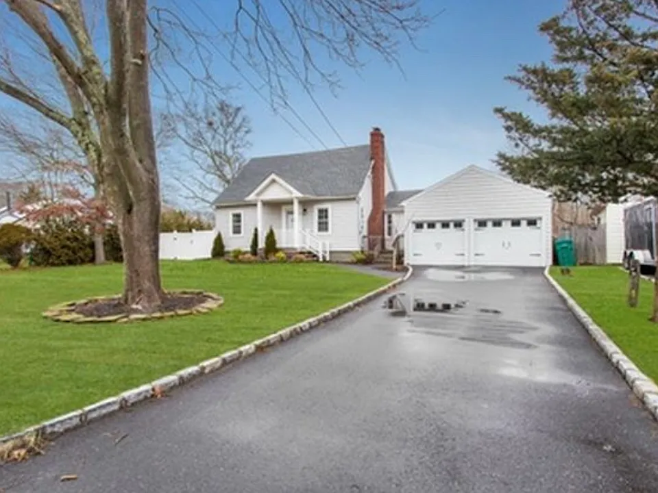 33 Gravel Hill Rd