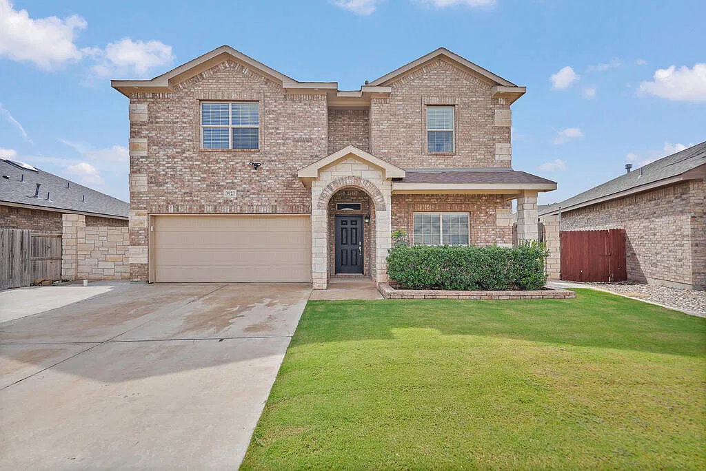 4 bed, 2.5 bath, 3011 sqft, $3,800 — Photo 1