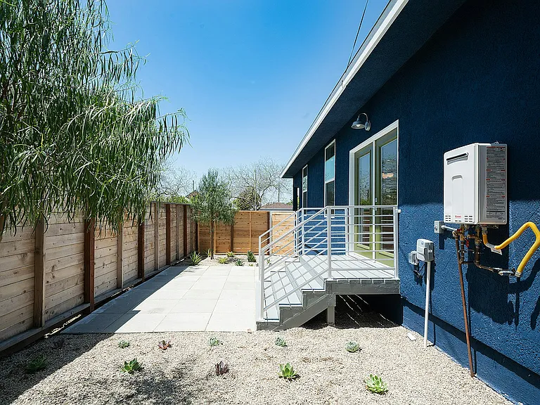 2322 Alta St — Photo 3