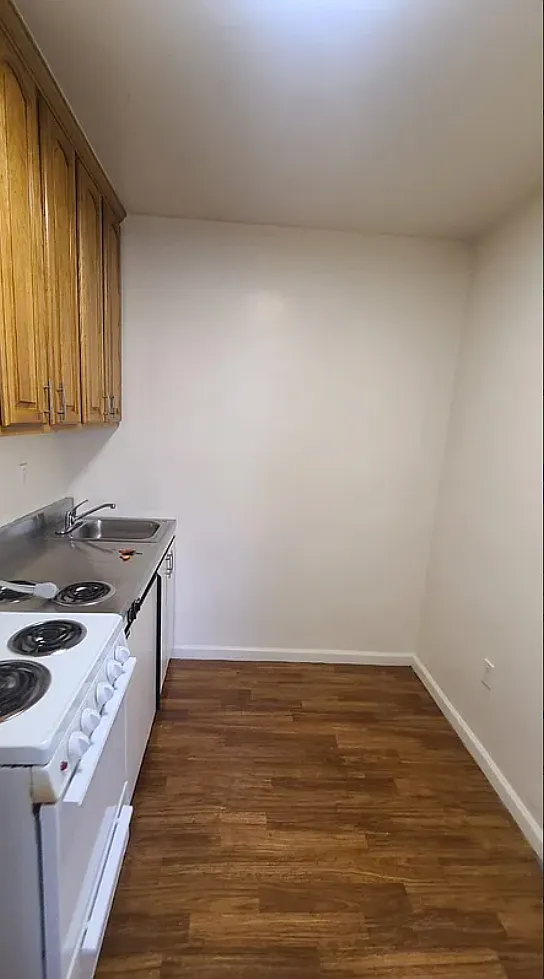 Building Photo - 142 Highlawn Ave #1