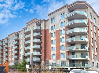 460 William Graham Dr #313, Aurora, ON L4G1X9