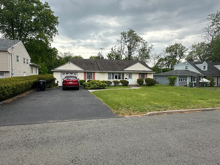 380 Burlington Rd — Photo 1