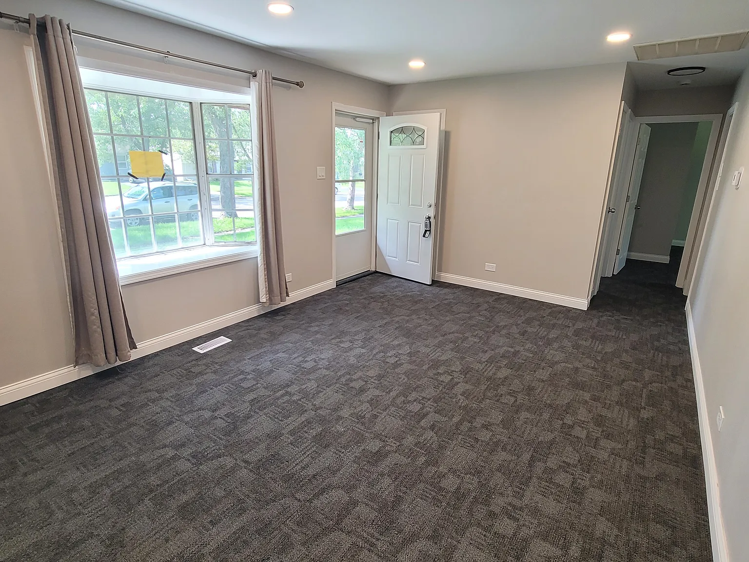 3 bed, 1250 sqft, $1,875 — Photo 2