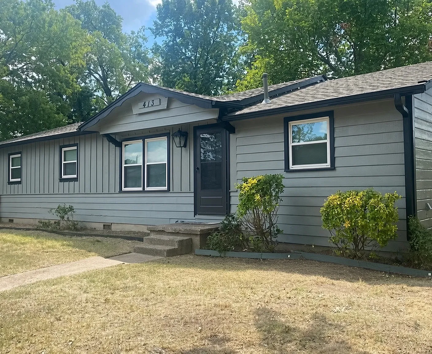 3 bed, 1.0 bath, 1352 sqft, $1,550 — Photo 1