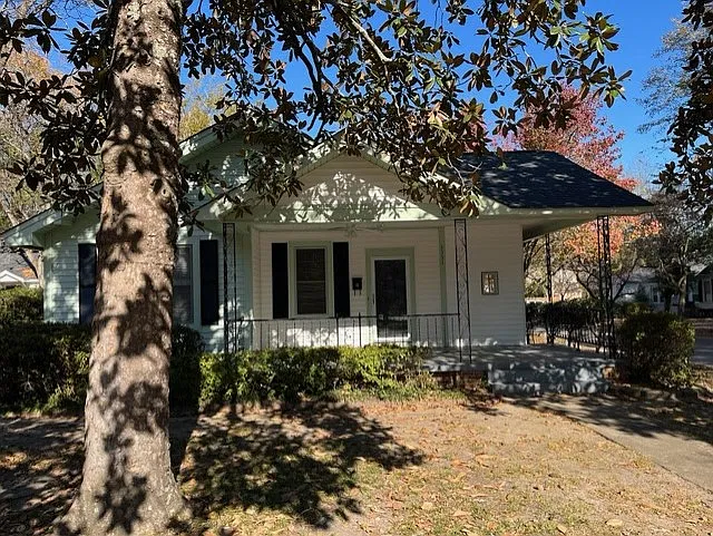 3 bed, 1.0 bath, 1523 sqft, $1,950 — Photo 1