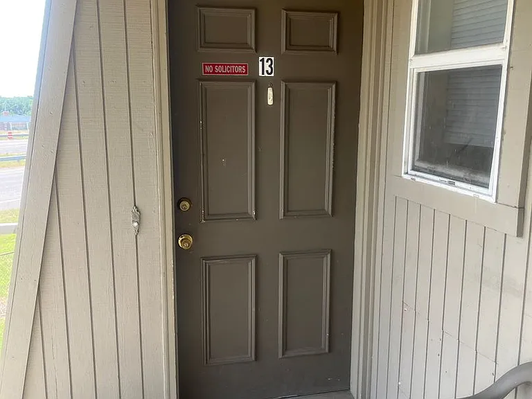 3120 Oak Ln — Photo 2