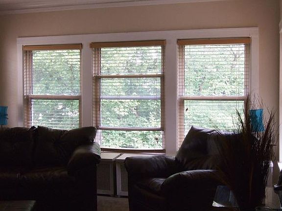 3rd image of 639 Elgin Ave APT 2