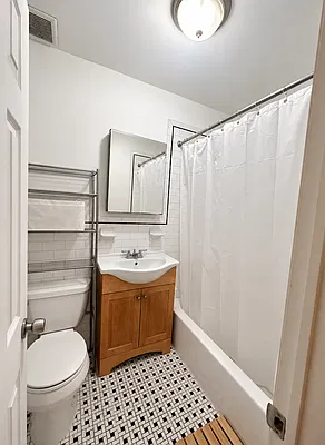 Bathroom, photo 1