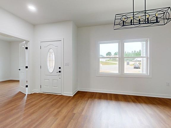 3rd image of 103 Birch Cir