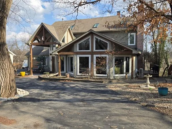 403 Navajo Ln W, Lake Quivira, KS 66217