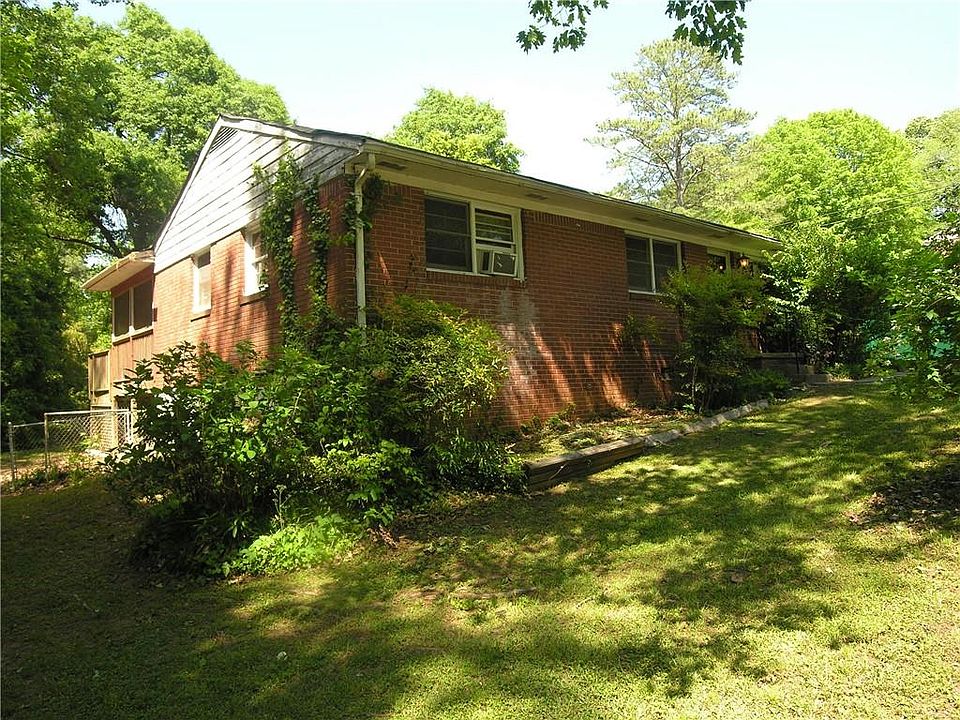 1st image of 136 Long Dr SW