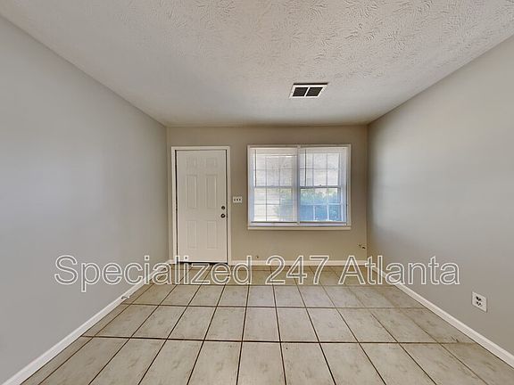 2nd image of 2124 Golfview Dr SE