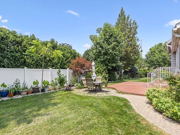 4th image of 814 Meeker Ave