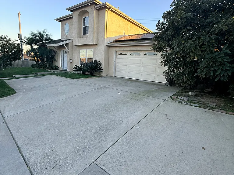 23903 Wilmington Ave — Photo 9