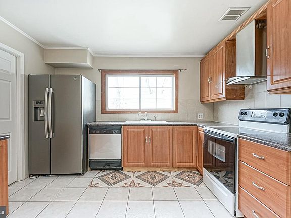 3rd image of 26 Elderberry Ln