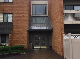 950 E Rue De La Banque St #L4, Saint Louis, MO 63141