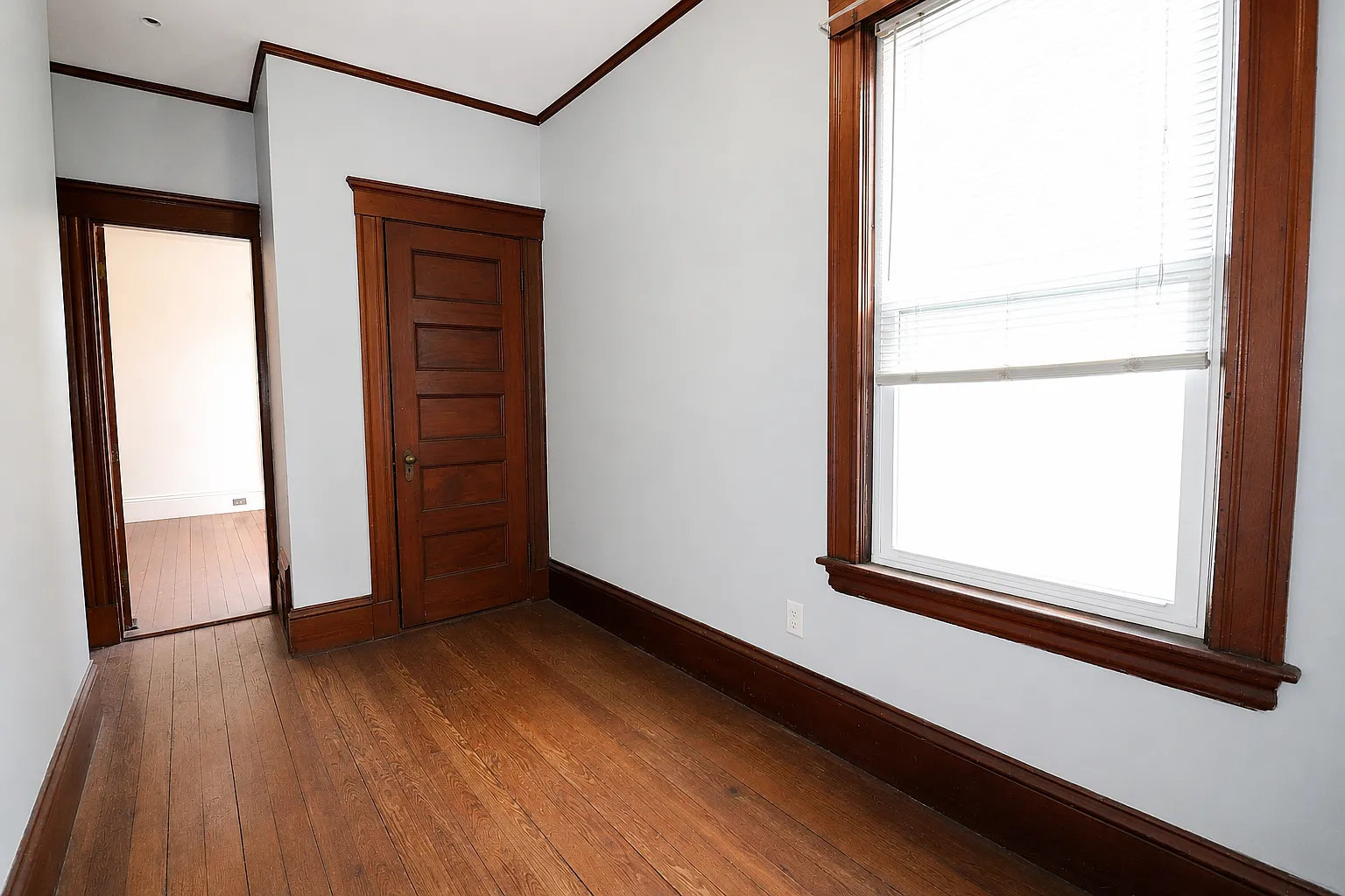 3 bed, 1400 sqft, $2,700 — Photo 4
