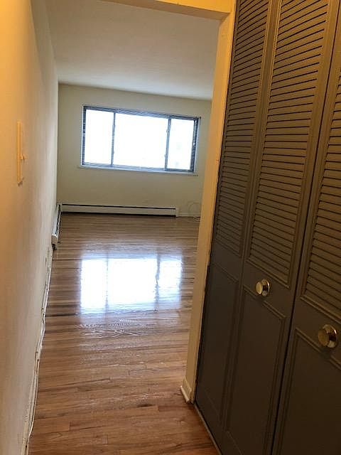 1st image of 413 W Barry Ave #508