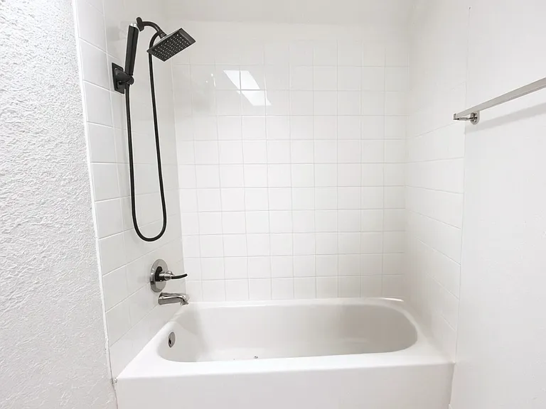 1007 W Prospect Rd — Photo 13