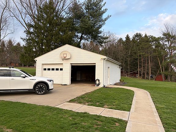 2nd image of 2562 Nicholson Rd