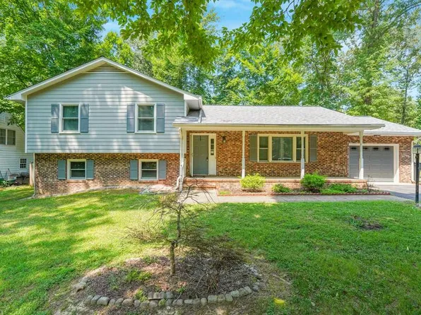 2 Adams St, Fredericksburg, VA 22401