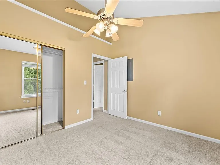 2266 Oak Glenn Cir — Photo 31