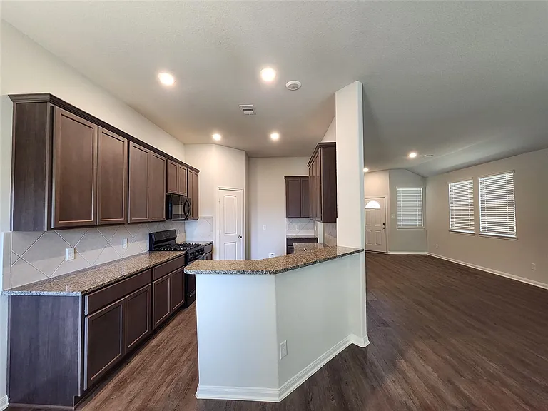 11318 Cora Ln — Photo 6