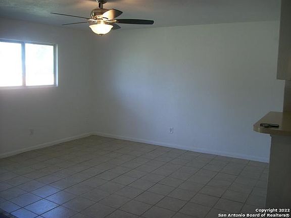 3rd image of 1301 Greenlawn Pkwy APT D