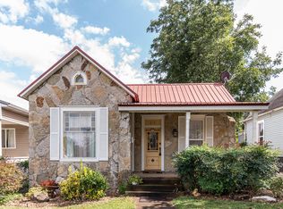 615 5th St, Monett, MO 65708