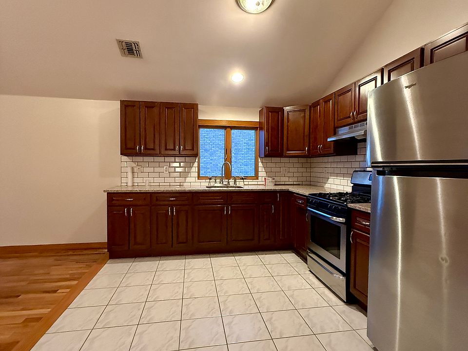 1st image of 21B Belfield Ave Floor 2