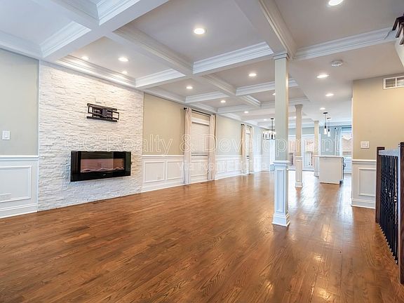 3rd image of 5619 W Irving Park Rd