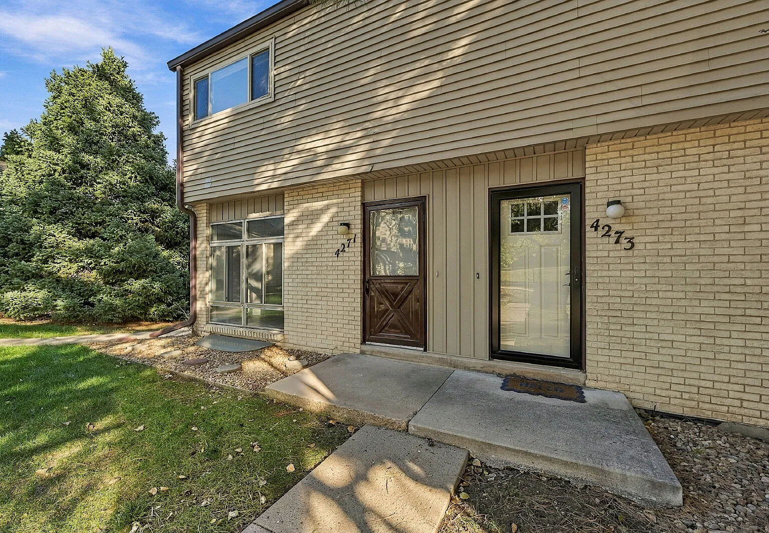 3 bed, 3.0 bath, 2065 sqft, $2,105 — Photo 3