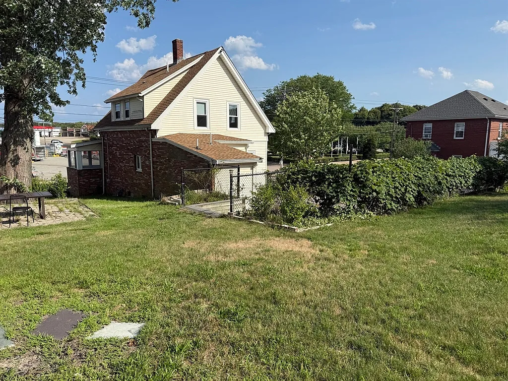 3 bed, 1.5 bath, 1496 sqft, $3,500 — Photo 3