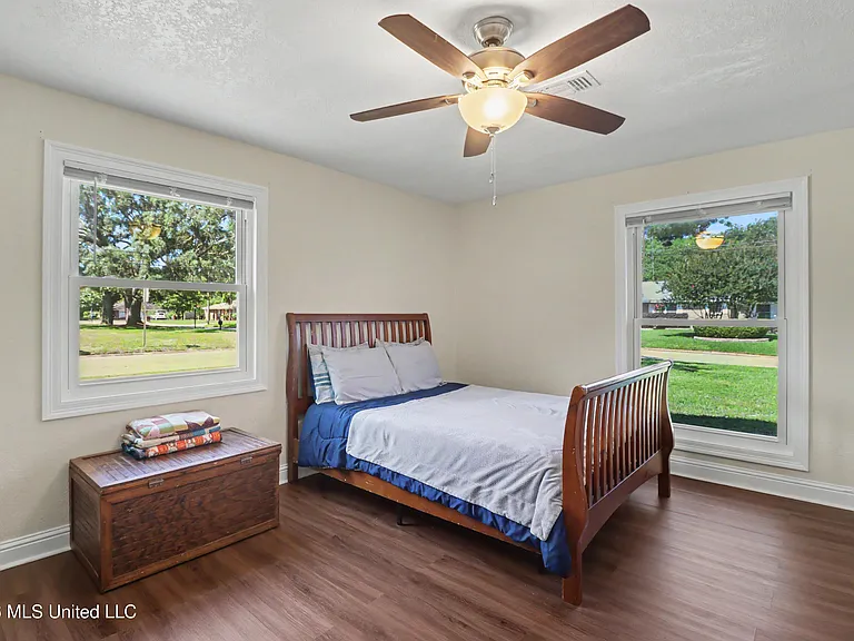412 Woodland Park Dr — Photo 15