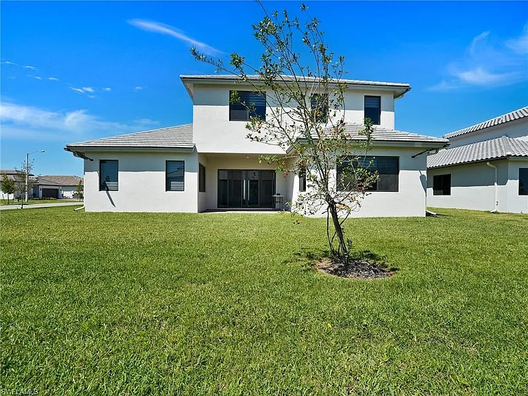 5126 Penella Ave — Photo 41