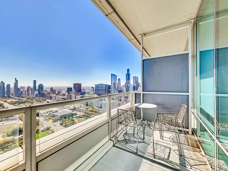 340 E Randolph St #4901 — Photo 15