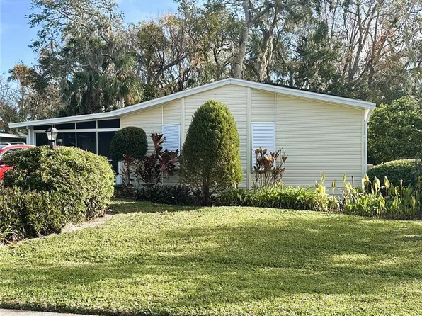 451 Sioux Blvd, Oak Hill, FL 32759