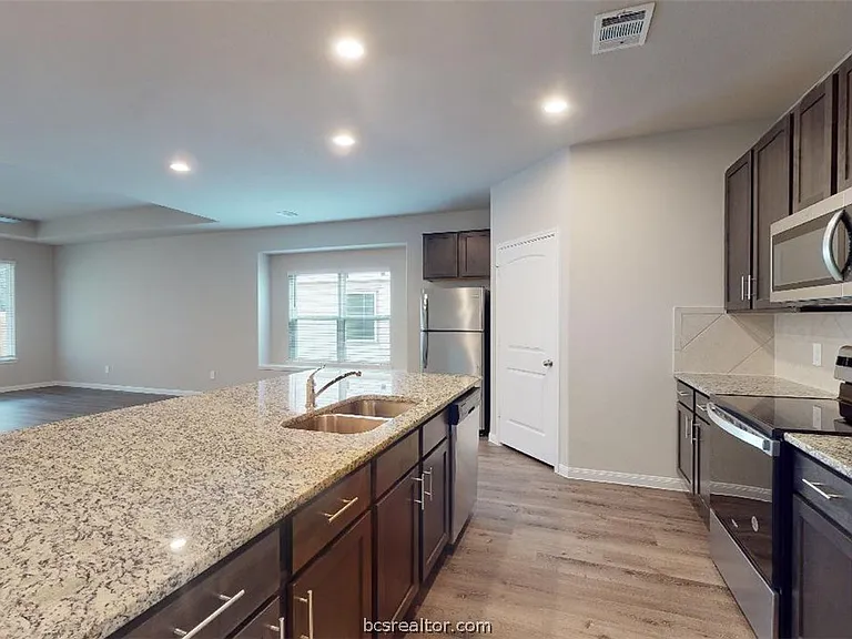 5789 Cerrillos Dr — Photo 4