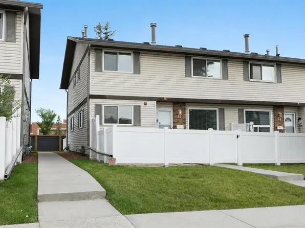 740 E Bracewood Dr SW #22, Calgary, AB T2W 3N3