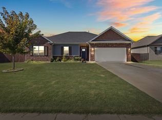 511 Captain Stockton St, Prairie Grove, AR 72753