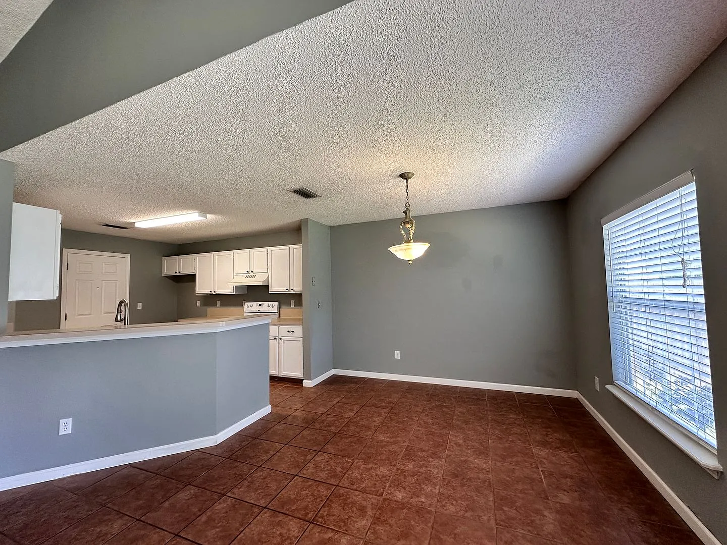 Beautiful home on Bridgecreek Dr in Argyle- Available Now! — Photo 3