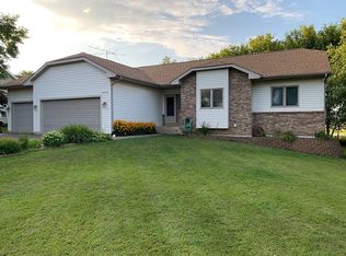 1510 Dutch Heritage Ln, Baldwin, WI 54002