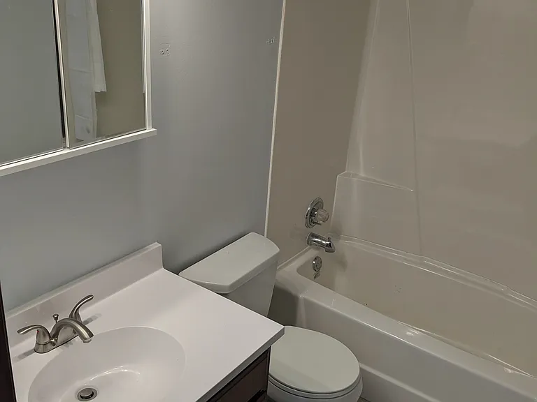 213 Logan St — Photo 8