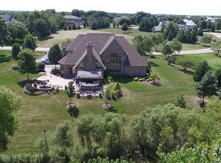 36W530 Oak Pointe Dr, St Charles, IL 60175